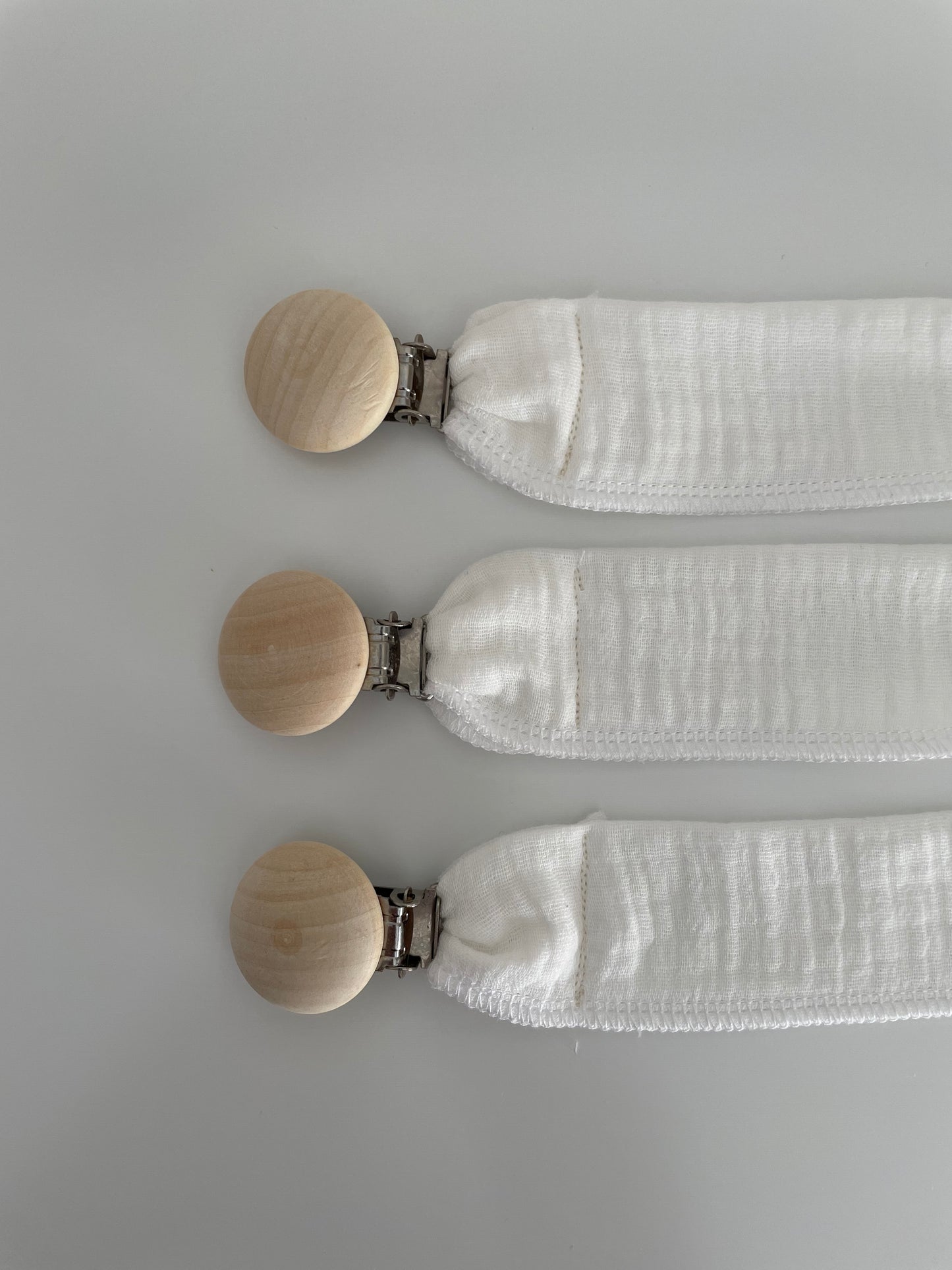dummy clip | white
